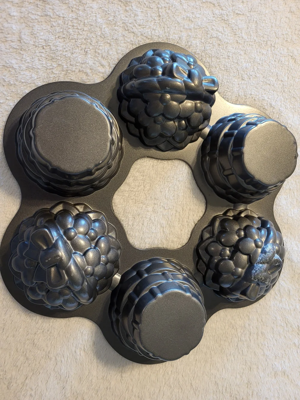 Wilton Flower Basket Mini Cake Cupcake Nonstick Pan Heavy Duty Bakeware Vintage
